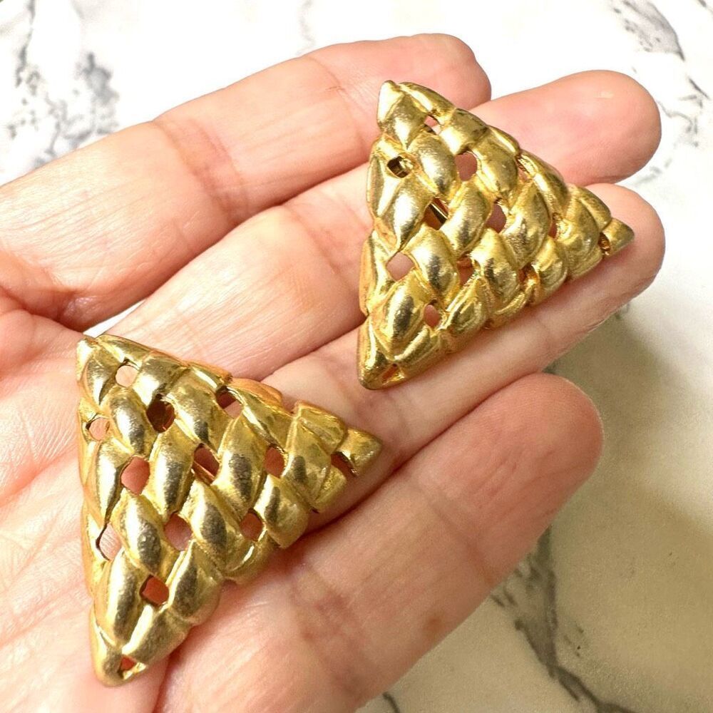 Gold tone vintage triangle basket weave clip on earrings